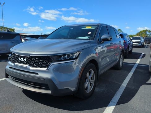 Used 2023 Kia Sorento LX image 3