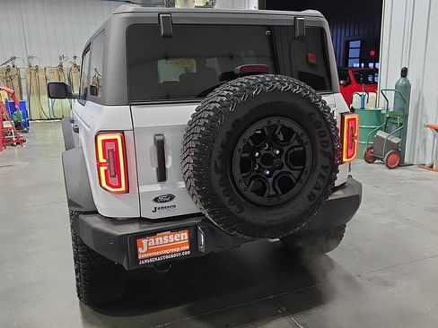 Used 2024 Ford Bronco Wildtrak image 4