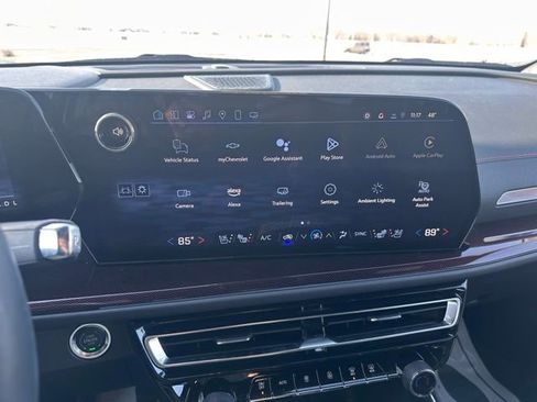 Used 2025 Chevrolet Traverse RS image 25