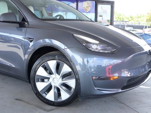 Used 2023 Tesla Model Y Long Range AWD/4WD image 2