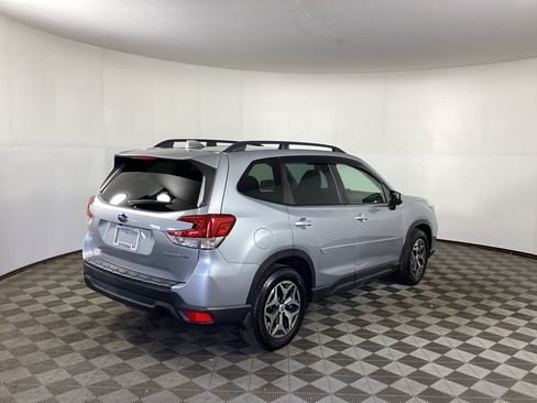 Used 2019 Subaru Forester Premium AWD/4WD image 2
