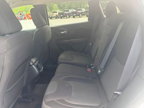 Used 2016 Jeep Cherokee Latitude AWD/4WD image 14