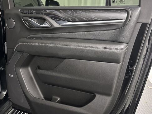 Used 2023 GMC Yukon XL Denali image 38