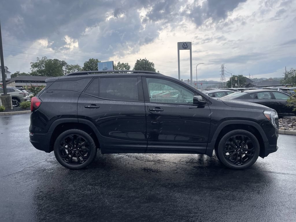 Used 2022 GMC Terrain SLE w/ Elevation Edition AWD/4WD image 4