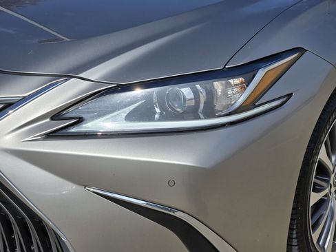 Used 2019 Lexus ES 350 w/ Premium Package image 12