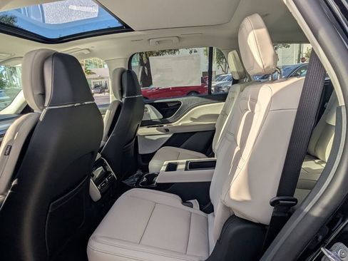 New 2026 Lincoln Aviator Reserve AWD/4WD image 13