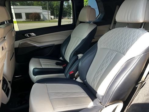 Used 2019 BMW X7 xDrive40i w/ Dynamic Handling Package AWD/4WD image 14