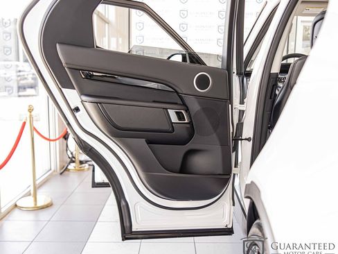 Used 2024 Land Rover Discovery S image 34