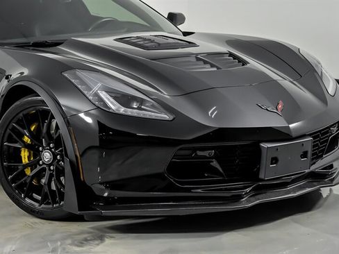 Used 2016 Chevrolet Corvette Z06 w/ 3LZ Preferred Equipment Group RWD image 3