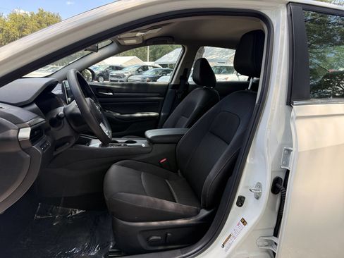 Used 2025 Nissan Altima 2.5 SV FWD image 33