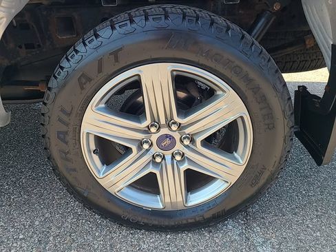 Used 2018 Ford F150 XLT w/ Equipment Group 302A Luxury AWD/4WD image 25