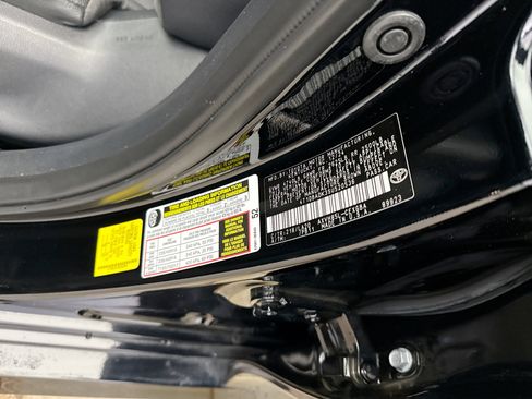 Used 2025 Toyota Camry XLE AWD/4WD image 19