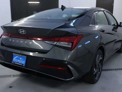 Used 2025 Hyundai Elantra SEL image 7