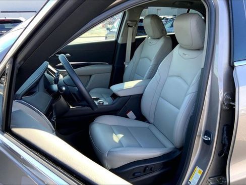 Used 2023 Cadillac XT4 Luxury w/ Cold Weather Package image 25