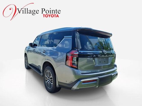 Used 2025 Nissan Armada SL AWD/4WD image 2