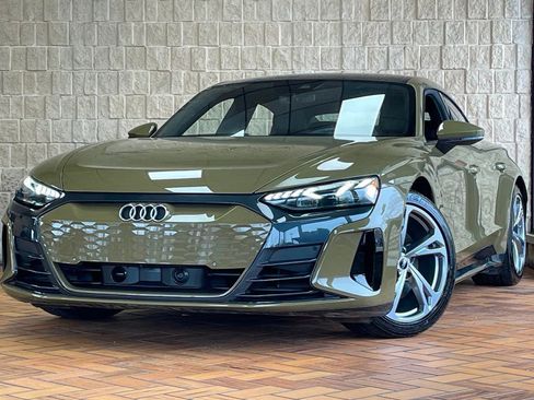 Used 2022 Audi e-tron GT Prestige w/ Prestige Package image 2