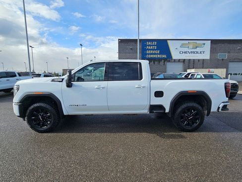 Used 2024 GMC Sierra 2500 AT4 w/ Technology Package AWD/4WD image 7