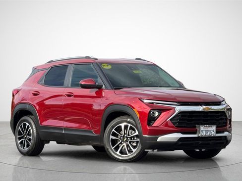 Used 2024 Chevrolet TrailBlazer LT image 2