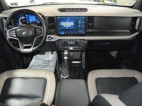 Used 2023 Ford Bronco Wildtrak image 32