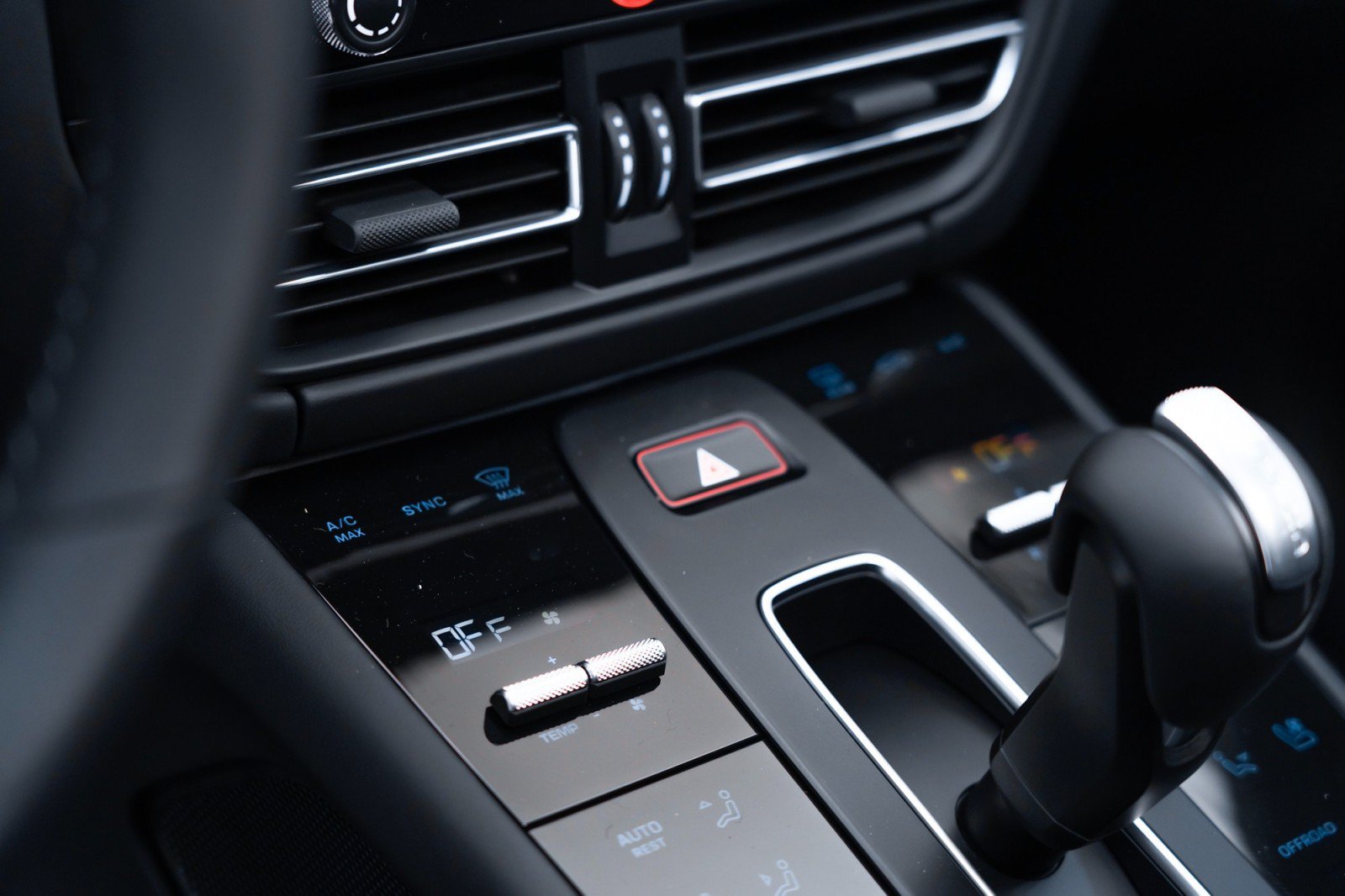 Certified 2023 Porsche Macan S AWD/4WD image 22