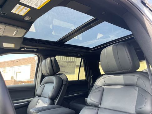 New 2026 Lincoln Navigator Reserve w/ Jet Appearance Package AWD/4WD image 12