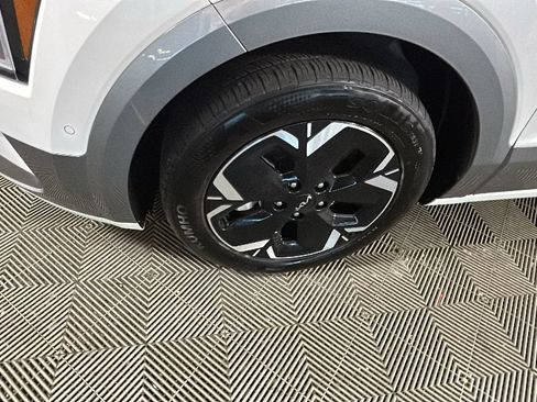 Used 2024 Kia Niro Wave w/ Wave Preserve Package FWD image 10