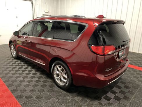 Used 2019 Chrysler Pacifica Limited w/ Advanced Safetytec Group image 2
