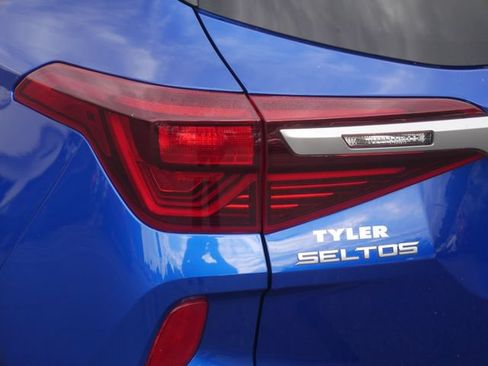 Used 2022 Kia Seltos EX AWD/4WD image 13