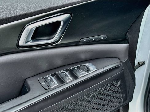 Certified 2025 Kia Carnival SX FWD image 21