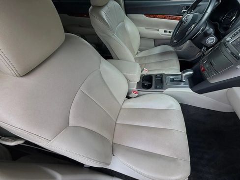 Used 2012 Subaru Outback 2.5i Limited w/ Moonroof Pkg AWD/4WD image 16