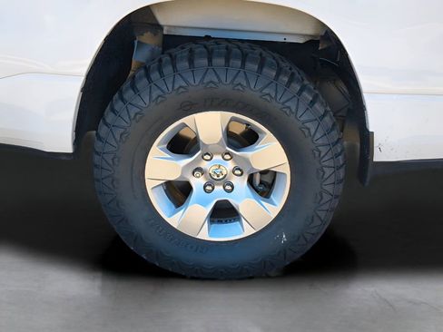 Used 2019 RAM 1500 Big Horn AWD/4WD image 3