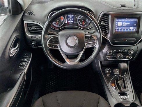 Used 2019 Jeep Cherokee Latitude w/ Cold Weather Group AWD/4WD image 23