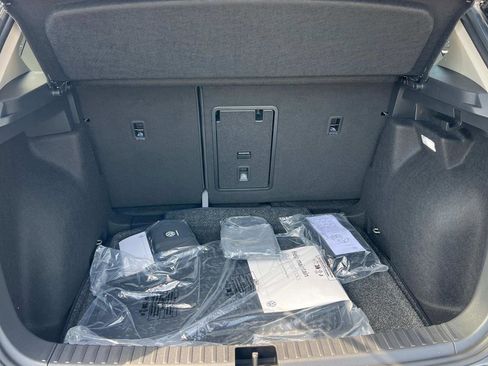 New 2025 Volkswagen Taos SE image 29