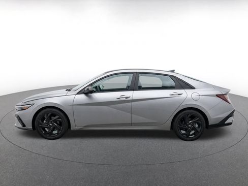 Used 2026 Hyundai Elantra Sport FWD image 4