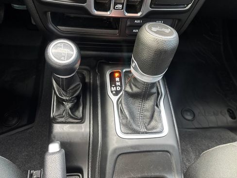 Used 2021 Jeep Wrangler Unlimited Sport AWD/4WD image 29