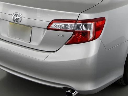 Used 2013 Toyota Camry LE image 10