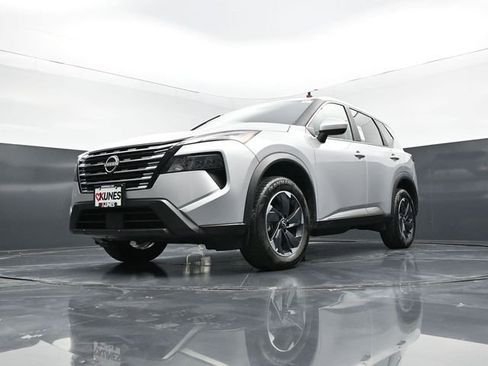 Used 2025 Nissan Rogue SV image 49