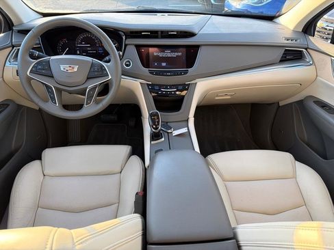 Used 2017 Cadillac XT5 Luxury w/ Driver Awareness Package FWD image 13