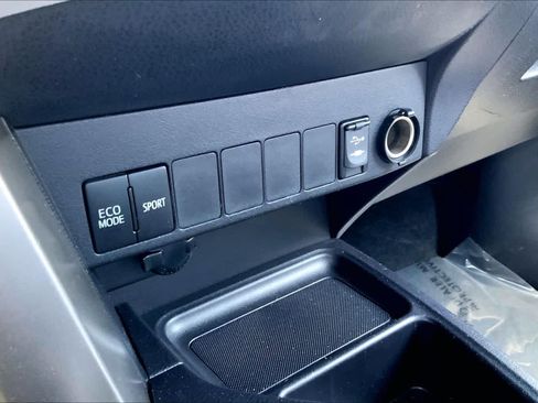 Used 2015 Toyota RAV4 LE AWD/4WD image 33