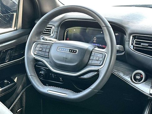 Used 2023 Jeep Wagoneer L Series II AWD/4WD image 27
