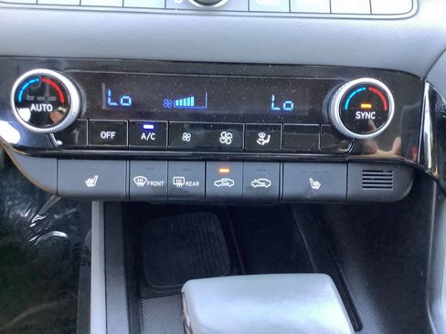 Used 2025 Hyundai Elantra SEL FWD image 34