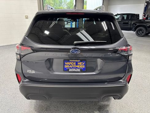 Used 2025 Subaru Forester Premium AWD/4WD image 6