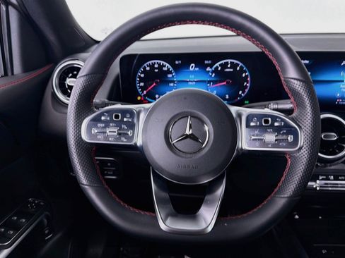 Used 2023 Mercedes-Benz GLB 250 image 18