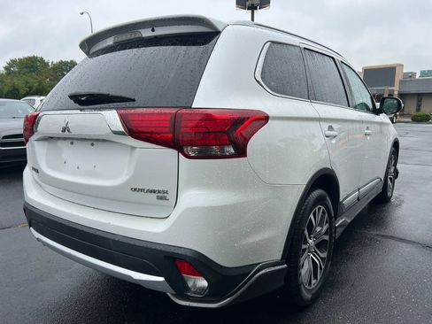 Used 2017 Mitsubishi Outlander SEL AWD/4WD image 4