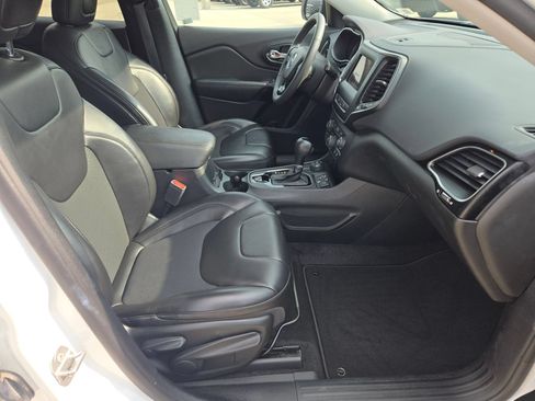 Used 2021 Jeep Cherokee Latitude Plus w/ Sun & Sound Group AWD/4WD image 26
