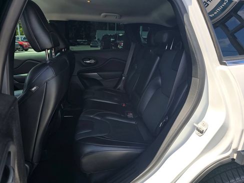 Used 2020 Jeep Cherokee Limited AWD/4WD image 25