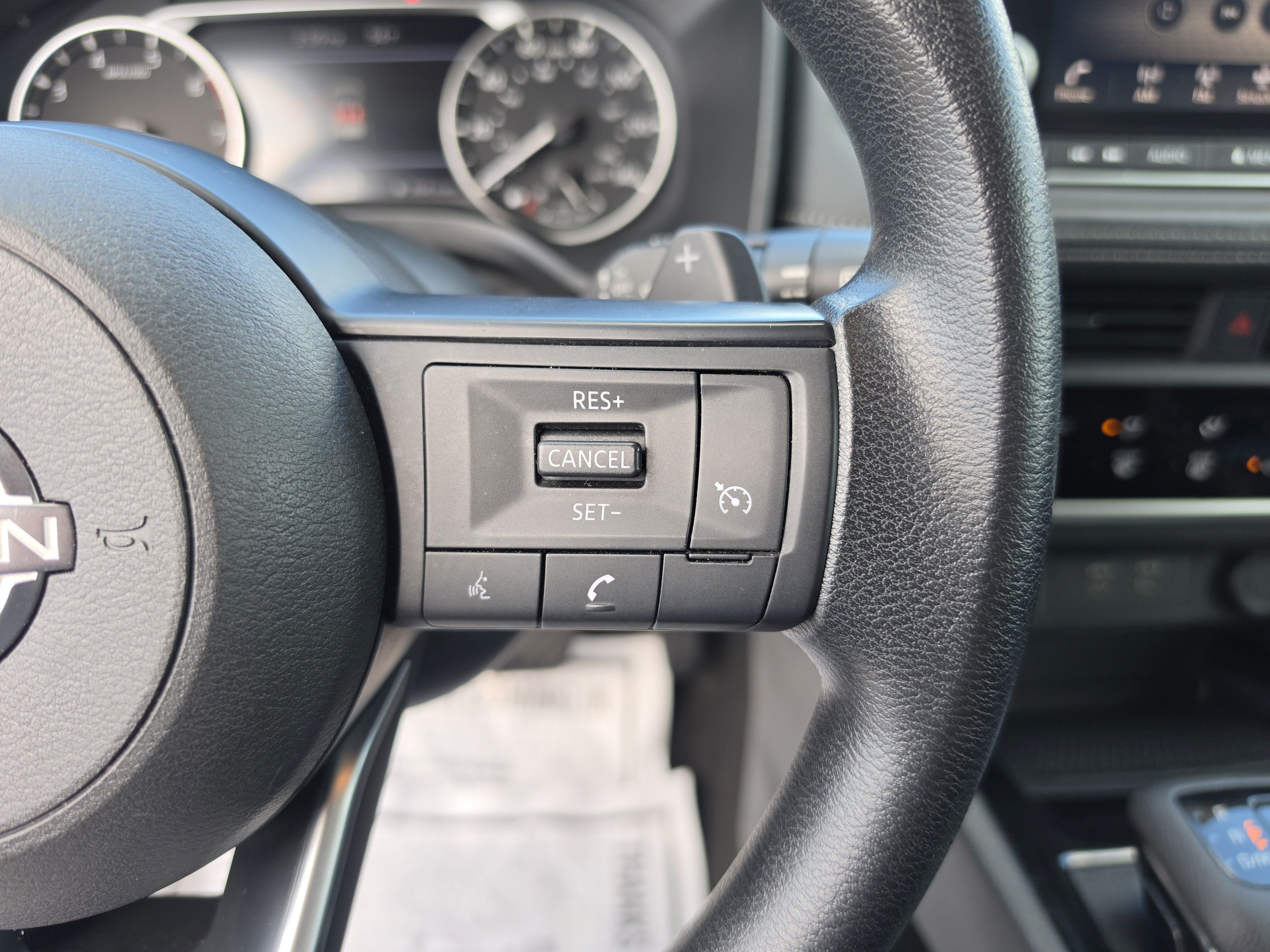 Used 2024 Nissan Rogue S AWD/4WD image 31