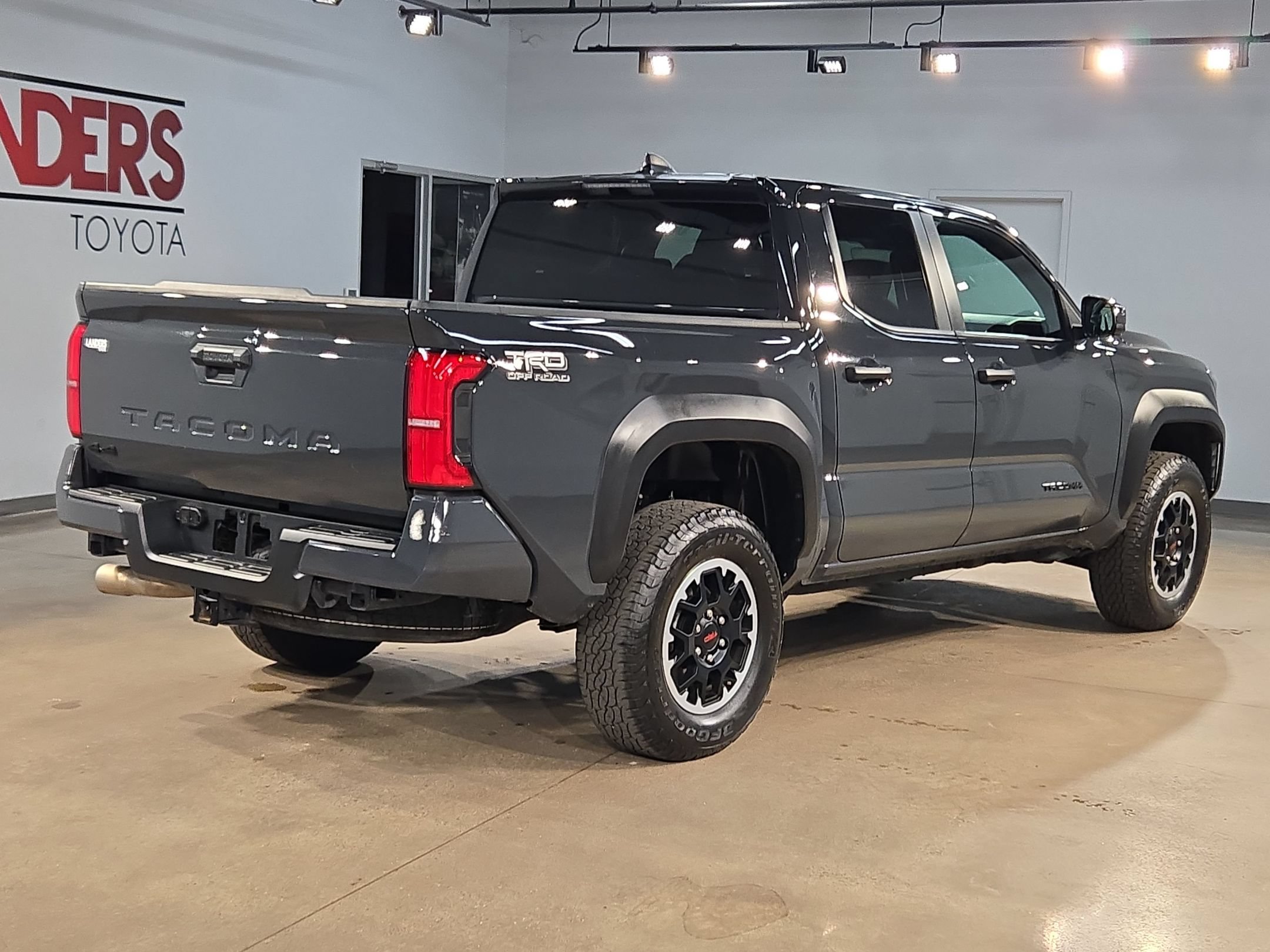 Certified 2025 Toyota Tacoma TRD Off-Road AWD/4WD image 7
