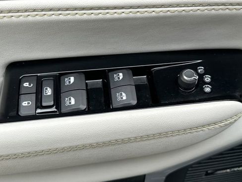 Used 2025 Jeep Wagoneer 4WD image 26