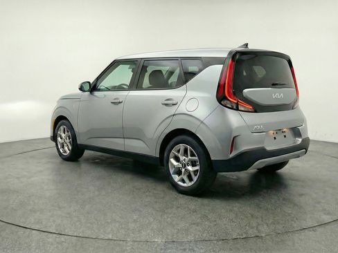 Used 2025 Kia Soul LX w/ LX Technology Package FWD image 5